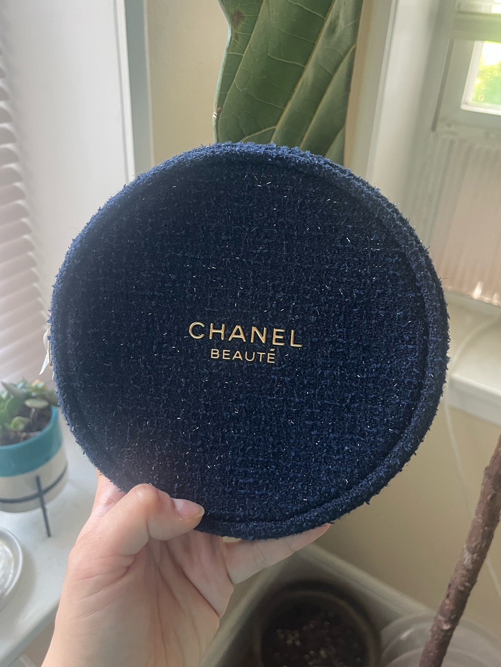 BN Chanel Beaute 2025 holiday limited edition round zippered cosmetic bag